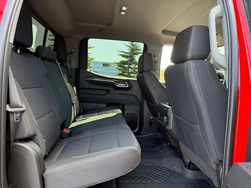 Chevrolet Silverado 1500 Vehicle Full-screen Gallery Image 11