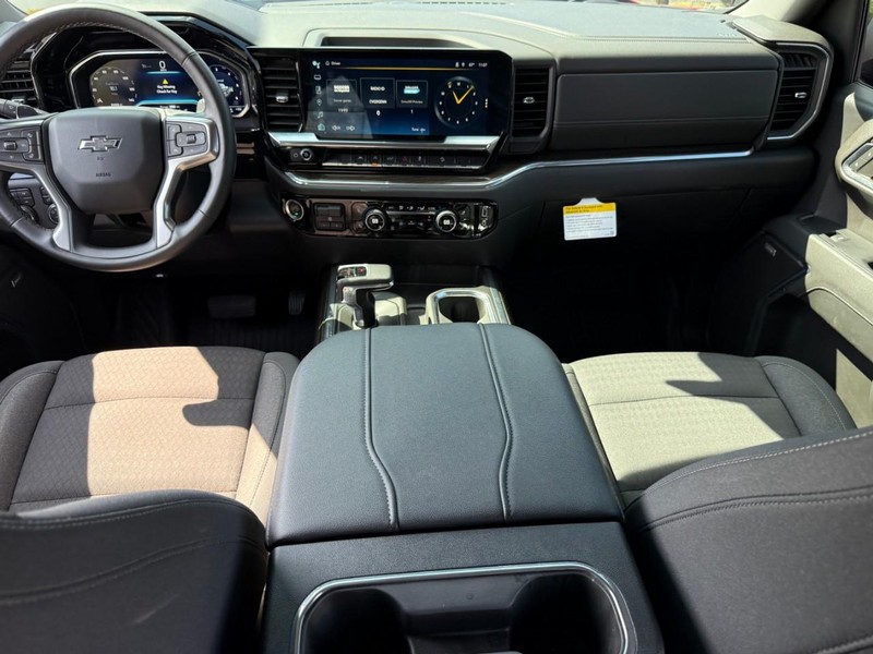 Chevrolet Silverado 1500 Vehicle Full-screen Gallery Image 12