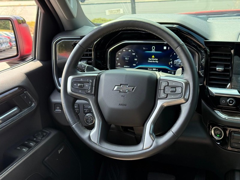 Chevrolet Silverado 1500 Vehicle Full-screen Gallery Image 13