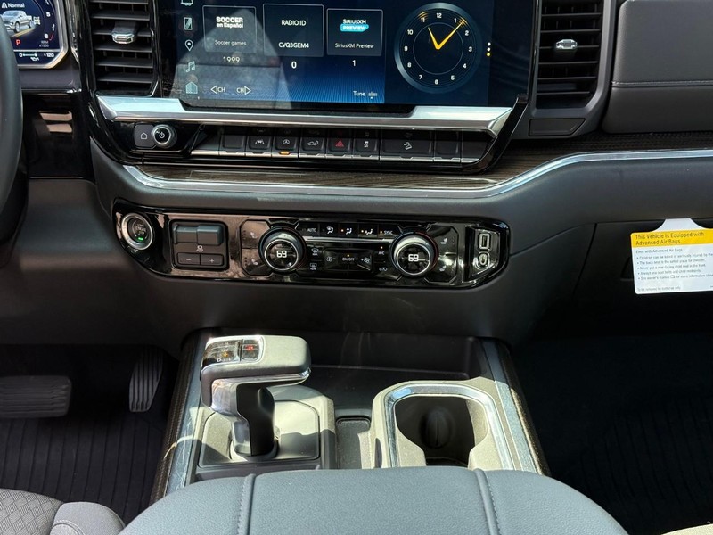 Chevrolet Silverado 1500 Vehicle Full-screen Gallery Image 15