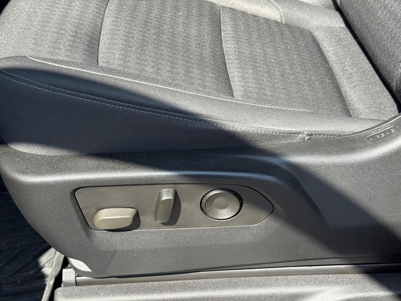 Chevrolet Silverado 1500 Vehicle Full-screen Gallery Image 18