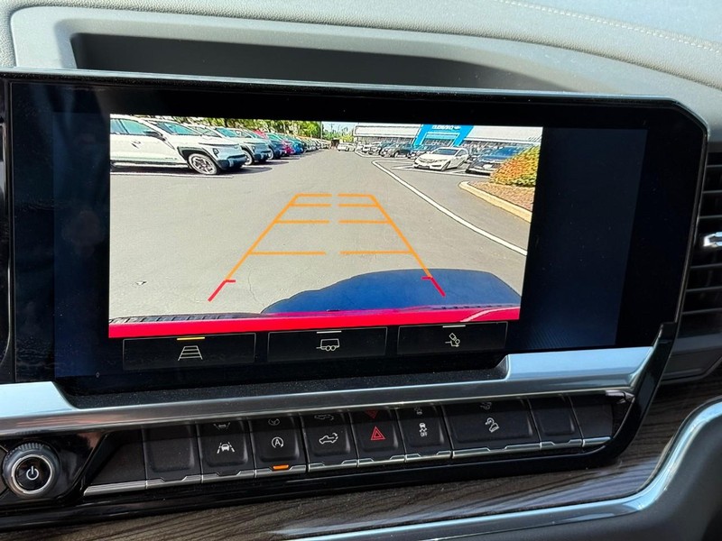 Chevrolet Silverado 1500 Vehicle Full-screen Gallery Image 24