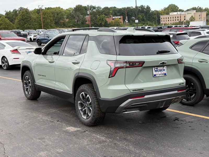 Chevrolet Equinox Vehicle Full-screen Gallery Image 3