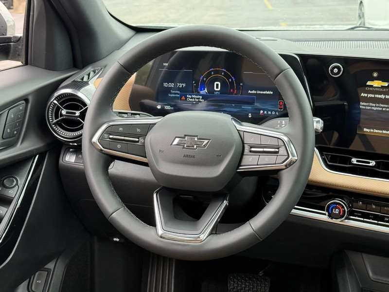 Chevrolet Equinox Vehicle Full-screen Gallery Image 8