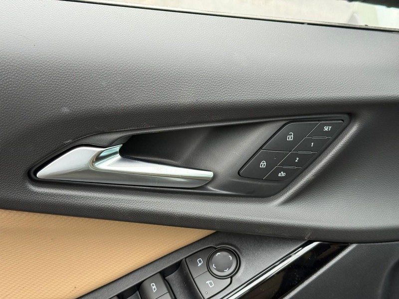 Chevrolet Equinox Vehicle Full-screen Gallery Image 12