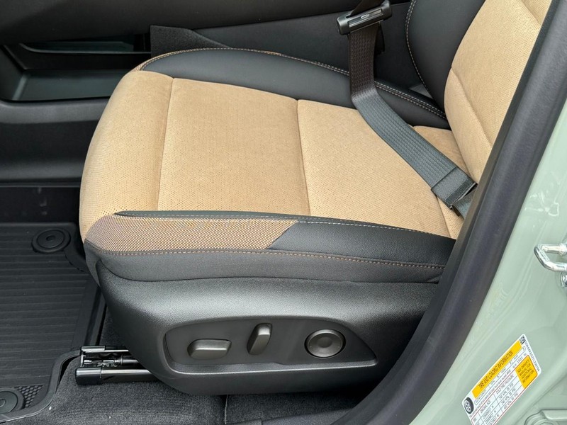 Chevrolet Equinox Vehicle Full-screen Gallery Image 13