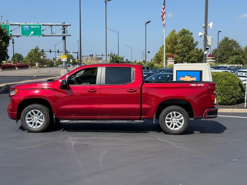 Chevrolet Silverado 1500 Vehicle Full-screen Gallery Image 2