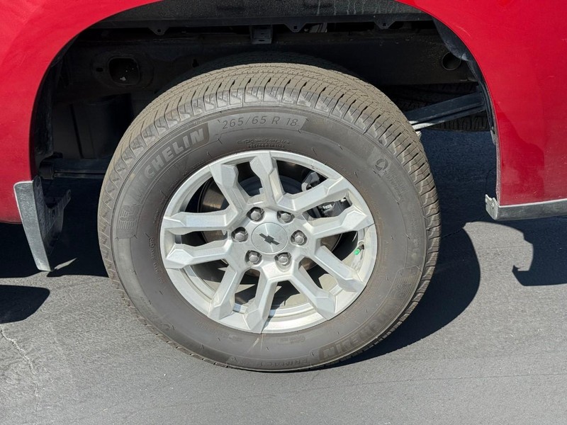 Chevrolet Silverado 1500 Vehicle Full-screen Gallery Image 4