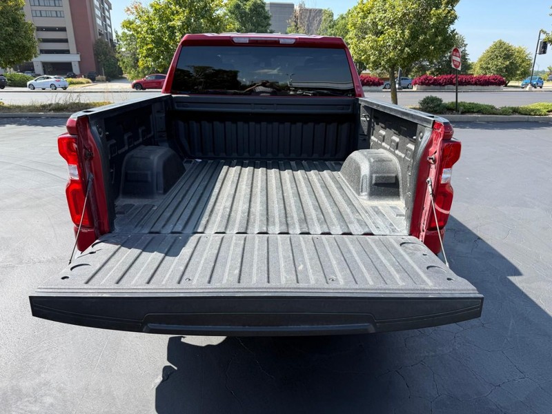 Chevrolet Silverado 1500 Vehicle Full-screen Gallery Image 5