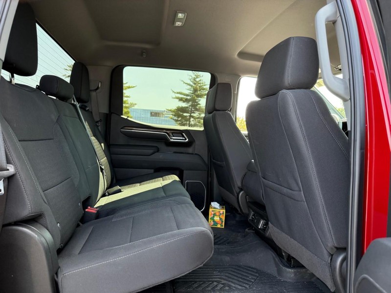 Chevrolet Silverado 1500 Vehicle Full-screen Gallery Image 11