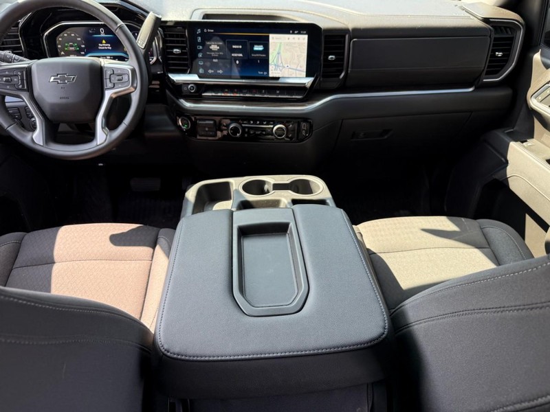 Chevrolet Silverado 1500 Vehicle Full-screen Gallery Image 12