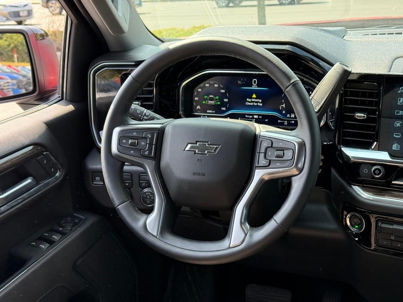 Chevrolet Silverado 1500 Vehicle Full-screen Gallery Image 13