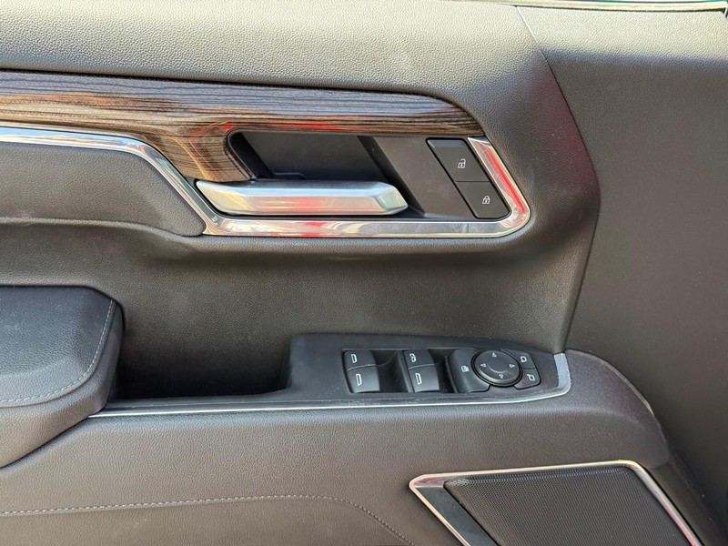 Chevrolet Silverado 1500 Vehicle Full-screen Gallery Image 16