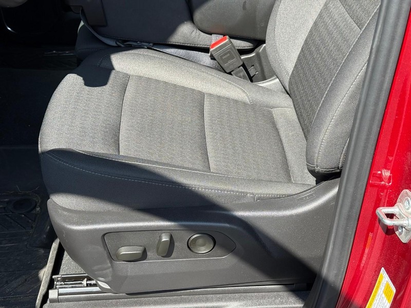 Chevrolet Silverado 1500 Vehicle Full-screen Gallery Image 17