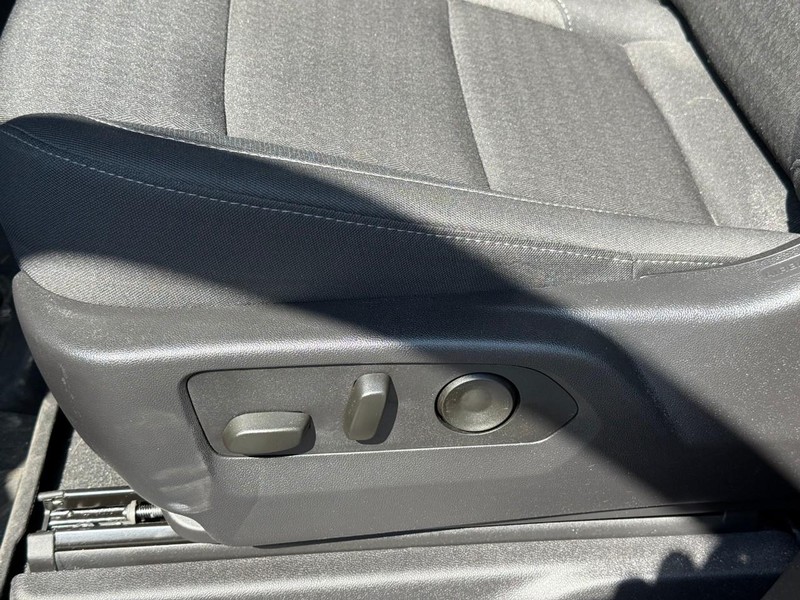 Chevrolet Silverado 1500 Vehicle Full-screen Gallery Image 18