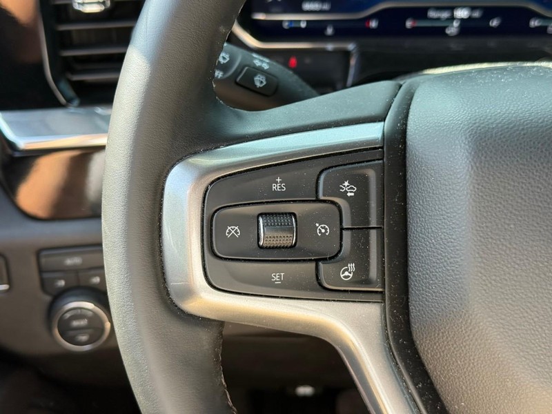 Chevrolet Silverado 1500 Vehicle Full-screen Gallery Image 19