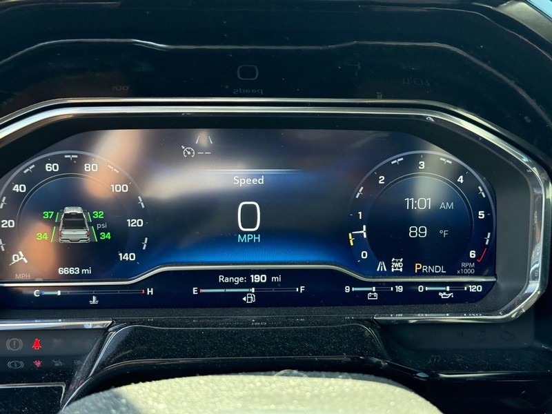 Chevrolet Silverado 1500 Vehicle Full-screen Gallery Image 21