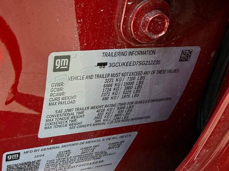 Chevrolet Silverado 1500 Vehicle Full-screen Gallery Image 24