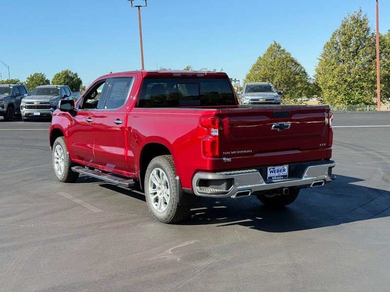 Chevrolet Silverado 1500 Vehicle Full-screen Gallery Image 3