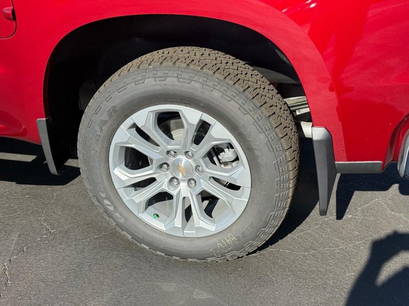 Chevrolet Silverado 1500 Vehicle Full-screen Gallery Image 4