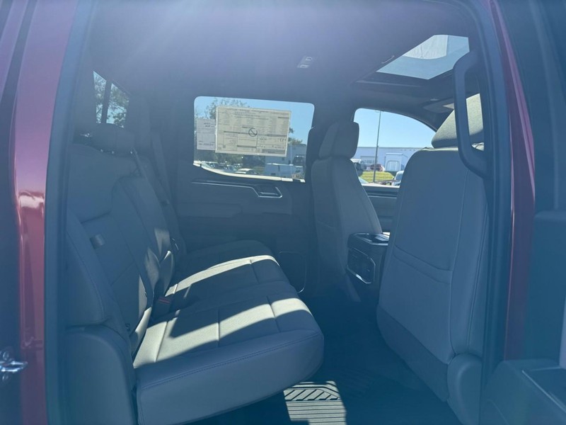 Chevrolet Silverado 1500 Vehicle Full-screen Gallery Image 5