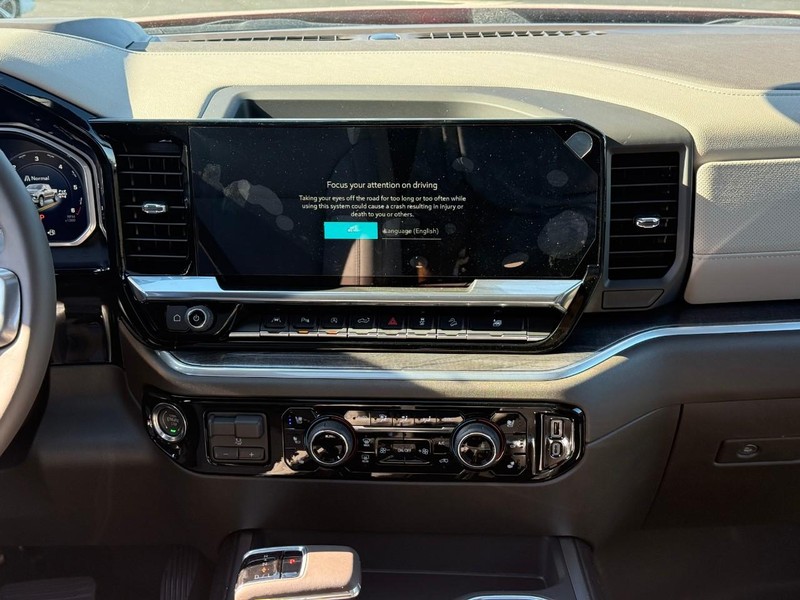 Chevrolet Silverado 1500 Vehicle Full-screen Gallery Image 8