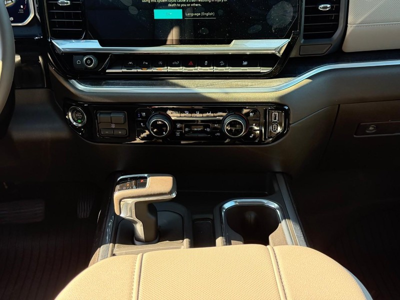 Chevrolet Silverado 1500 Vehicle Full-screen Gallery Image 9