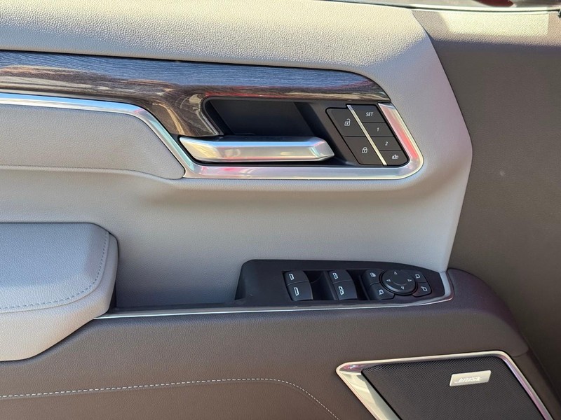 Chevrolet Silverado 1500 Vehicle Full-screen Gallery Image 10