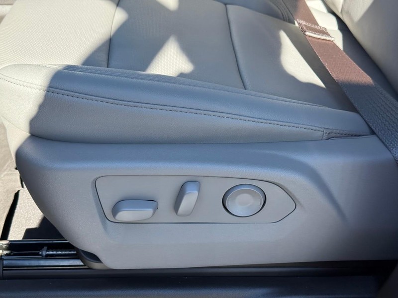 Chevrolet Silverado 1500 Vehicle Full-screen Gallery Image 13