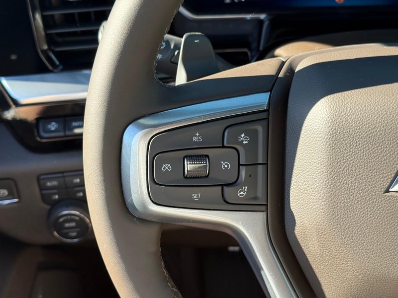 Chevrolet Silverado 1500 Vehicle Full-screen Gallery Image 14