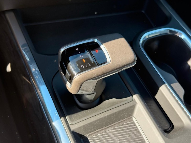 Chevrolet Silverado 1500 Vehicle Full-screen Gallery Image 16