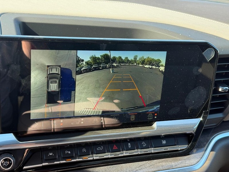 Chevrolet Silverado 1500 Vehicle Full-screen Gallery Image 18