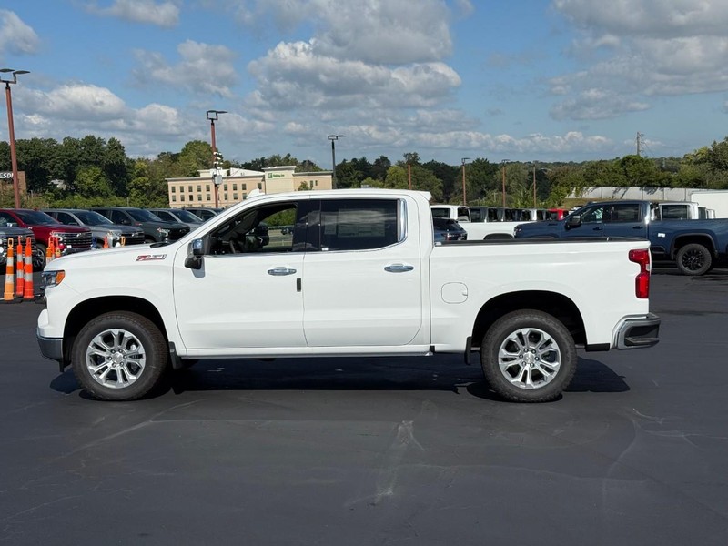 Chevrolet Silverado 1500 Vehicle Full-screen Gallery Image 2