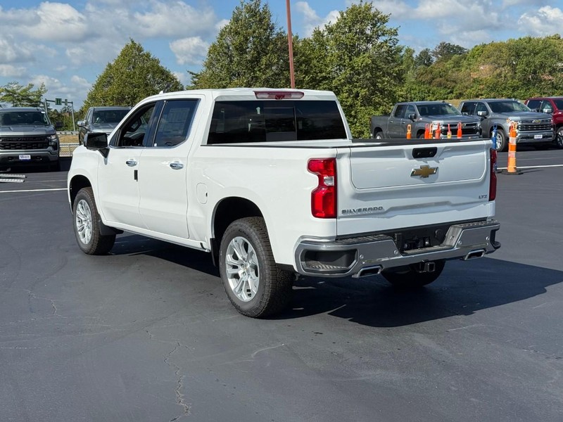 Chevrolet Silverado 1500 Vehicle Full-screen Gallery Image 3