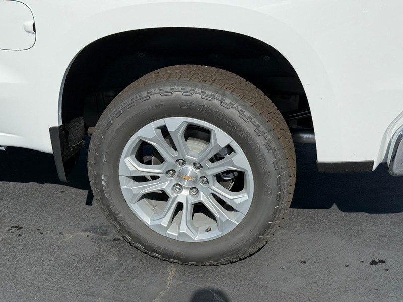 Chevrolet Silverado 1500 Vehicle Full-screen Gallery Image 4