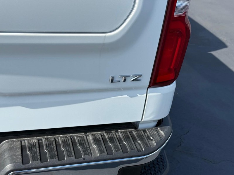 Chevrolet Silverado 1500 Vehicle Full-screen Gallery Image 5