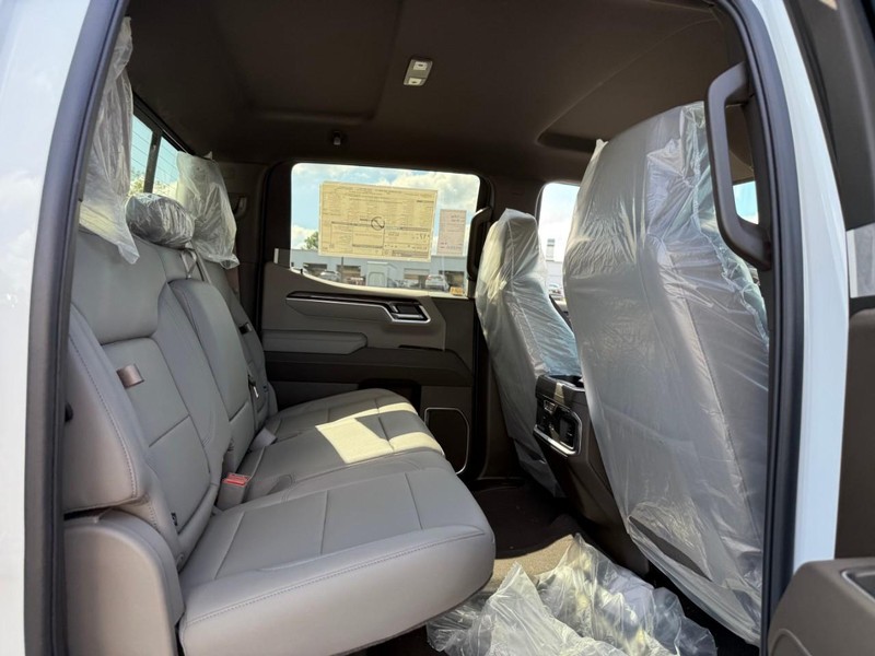 Chevrolet Silverado 1500 Vehicle Full-screen Gallery Image 6