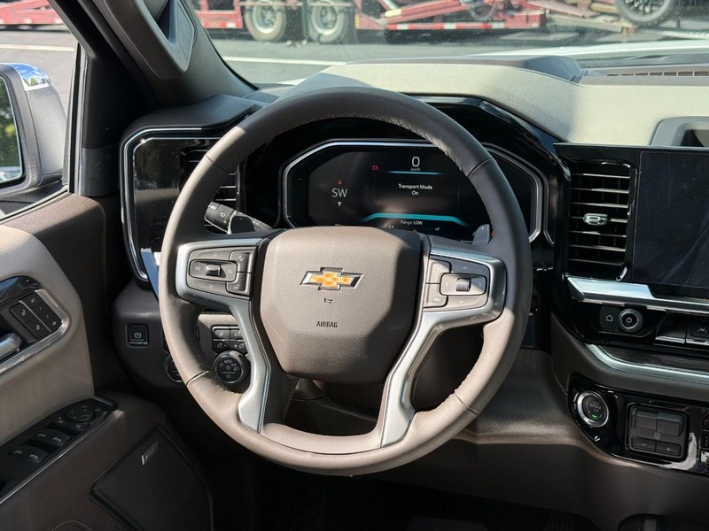 Chevrolet Silverado 1500 Vehicle Full-screen Gallery Image 8