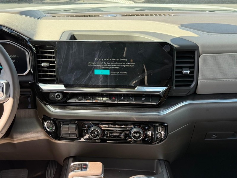 Chevrolet Silverado 1500 Vehicle Full-screen Gallery Image 9