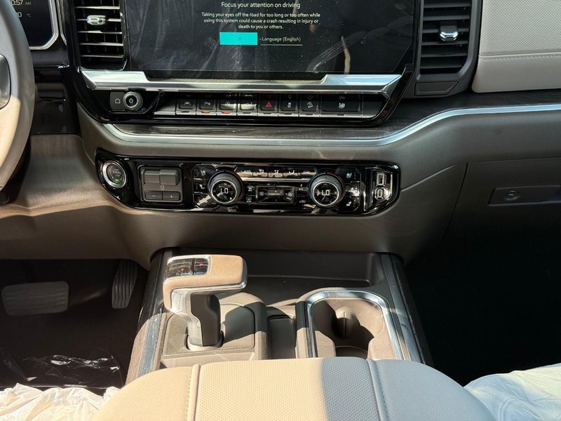 Chevrolet Silverado 1500 Vehicle Full-screen Gallery Image 10