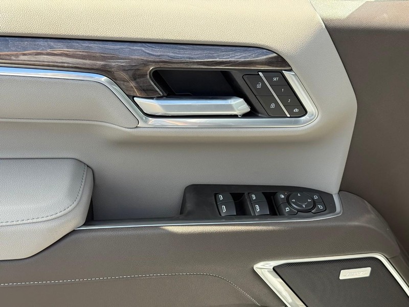 Chevrolet Silverado 1500 Vehicle Full-screen Gallery Image 11