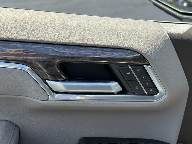 Chevrolet Silverado 1500 Vehicle Full-screen Gallery Image 12