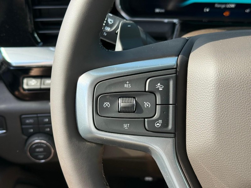 Chevrolet Silverado 1500 Vehicle Full-screen Gallery Image 13