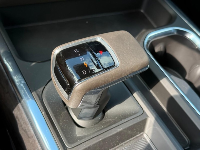 Chevrolet Silverado 1500 Vehicle Full-screen Gallery Image 15