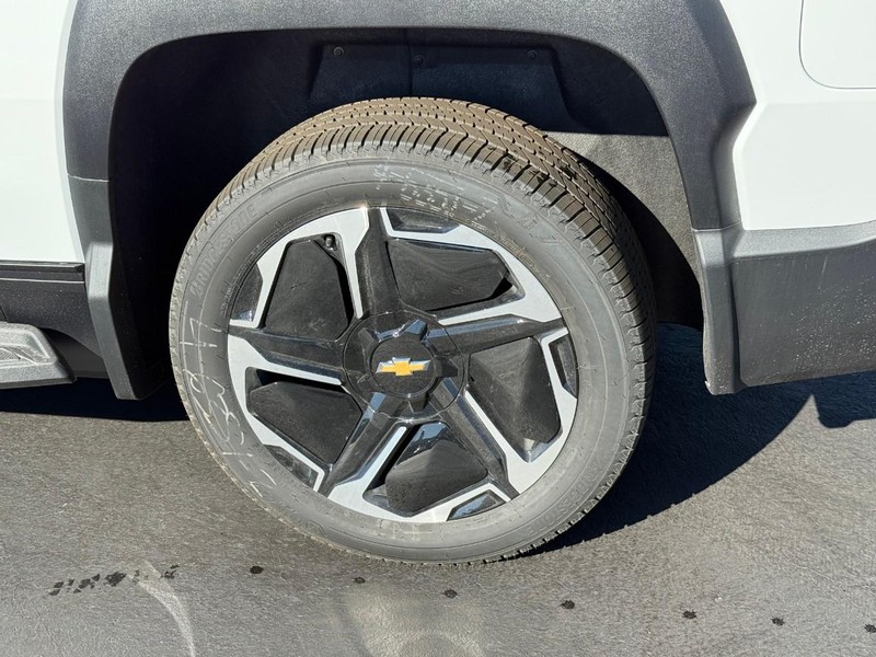 Chevrolet Silverado EV Vehicle Full-screen Gallery Image 4