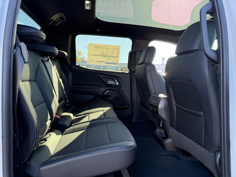 Chevrolet Silverado EV Vehicle Full-screen Gallery Image 5