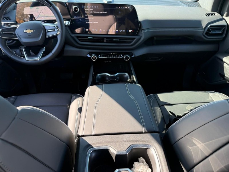 Chevrolet Silverado EV Vehicle Full-screen Gallery Image 6