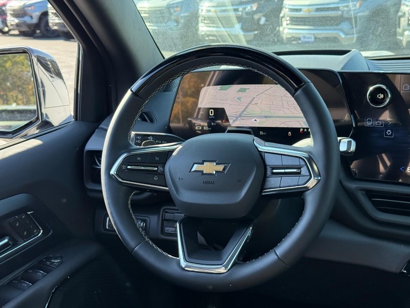 Chevrolet Silverado EV Vehicle Full-screen Gallery Image 7