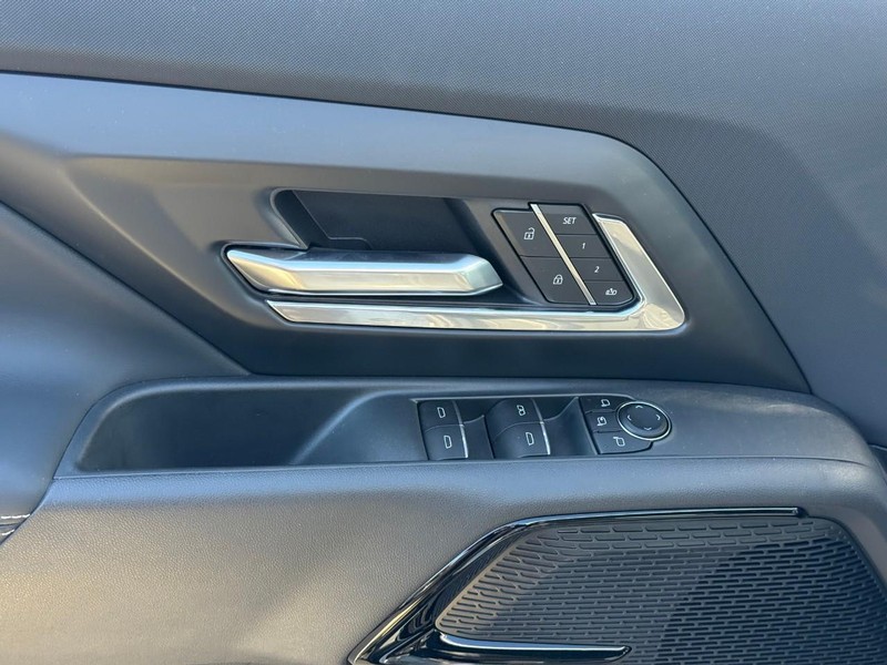 Chevrolet Silverado EV Vehicle Full-screen Gallery Image 10