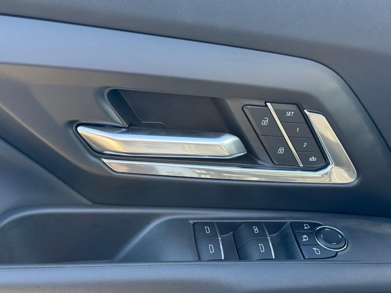 Chevrolet Silverado EV Vehicle Full-screen Gallery Image 11